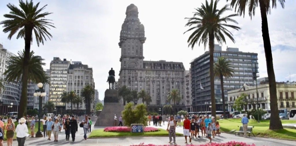 Plaza Independencia with Salvo Palace in the background